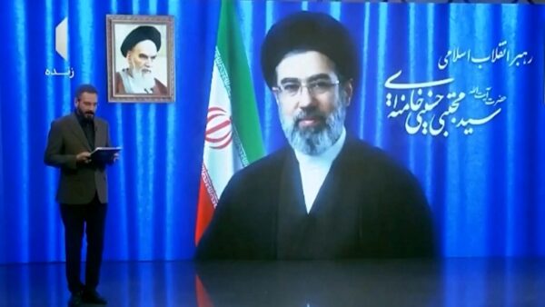 ハメネイ次男が最高指導者に　戦闘激化の恐れ