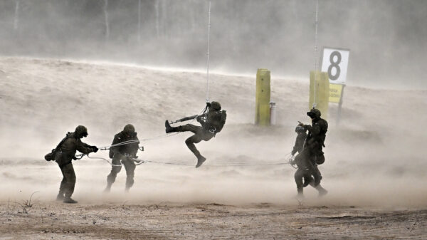 イラン派兵か　米最精鋭空挺師が演習中止