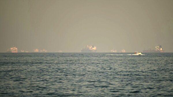 ホルムズ海峡で電子妨害　1100隻以上に影響　船舶クラスターも