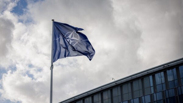 NATO　海峡防衛に応じず　トランプ氏「愚かな誤り」