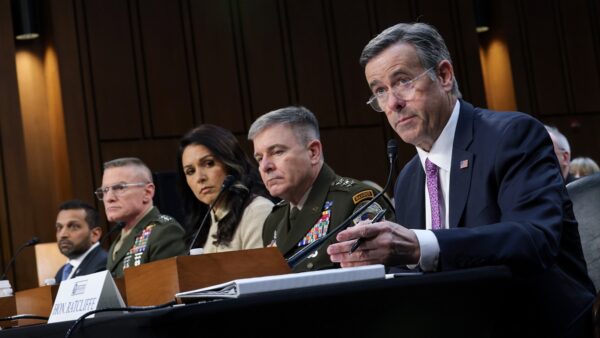 「今動かなければ手遅れ」　CIA長官が強い危機感