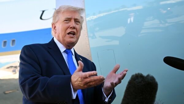 米国とイランが海峡を共同管理する可能性も　トランプ氏「政権交代はすでに起きた」