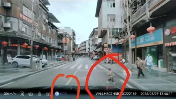 中国製EVが運転支援中に2歳児をはねる事故