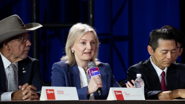 元英首相「欧州にもトランプ式革命が必要」　グローバリズムへの対抗呼びかけ