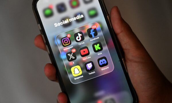 インドネシアで新法施行　16歳未満のSNS利用禁止