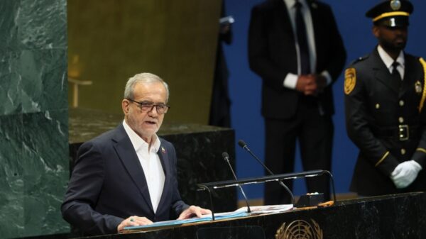 イラン政権内で対立激化　経済崩壊が秒読み段階に