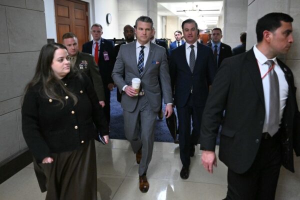 米潜水艦　イラン軍艦を撃沈　インド洋で魚雷攻撃　