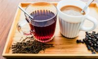 お茶はコーヒーより骨に優しい？　研究が示唆