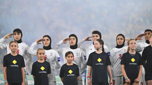 イラン女子サッカー選手で国歌拒否で弾圧の恐れ　トランプ氏が受け入れ表明