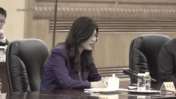 習近平の身長は伸縮自在？ 　鄭麗文との握手が再び話題に