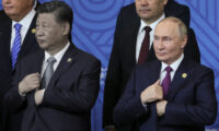 トランプ訪中直後にプーチン訪中　中ロ「結束誇示」の地政学
