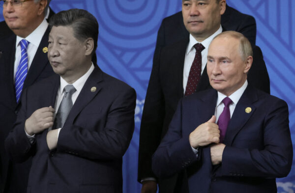 トランプ訪中直後にプーチン訪中　中ロ「結束誇示」の地政学