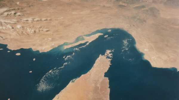 ホルムズ海峡通航大幅減　中東情勢は三つの局面が交錯