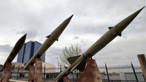 イラン　停戦意向示すも大規模ミサイル攻撃再開