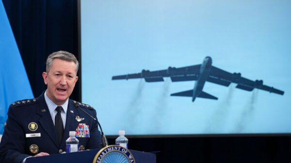 米軍　対イラン軍事作戦を再開できる態勢にある