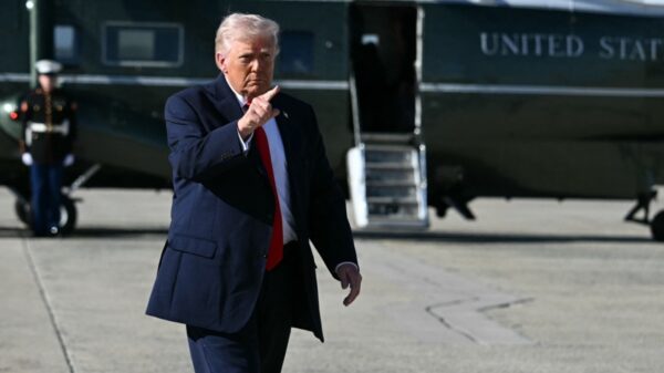 ホルムズ海峡開放にイラン内部で食い違い　トランプ氏は楽観姿勢