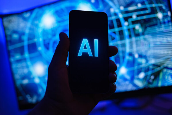 米下院報告書　中共　買収と窃取でAI覇権狙う