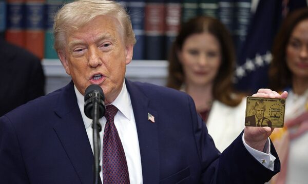 米「ゴールドカード」ビザ　一人取得　数百人が審査中