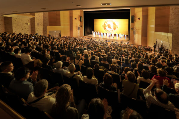 神韻鎌倉最終公演　満場の喝采　観客「心を揺さぶられた」