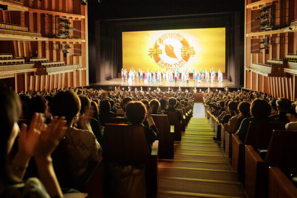 神韻が兵庫で初日公演　観客　神の教えと伝統文化の深さに共鳴