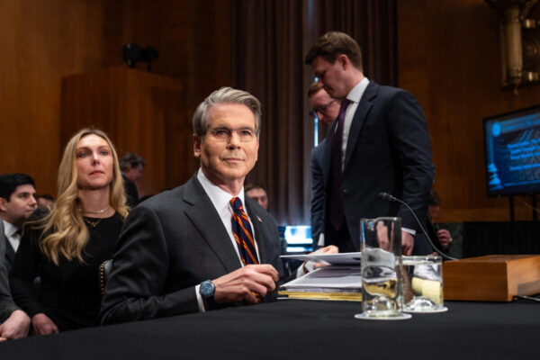 米財務省　イラン関連の中国製油所と船舶40隻を制裁