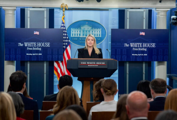 トランプ氏　イランの新提案を協議