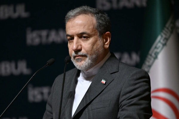 微妙な時期の訪中　イラン外相の北京行きに注目集まる