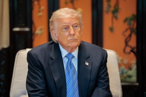 トランプ氏　台湾総統と直接会談へ　武器売却を検討中