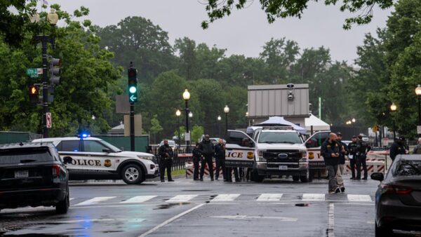 ホワイトハウス付近で銃撃戦　2人重傷　犯人には「接近禁止命令」が出ていた