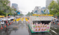 第49回ひろしまフラワーフェスティバル開幕　平和の灯と花のパレードが広島を彩る