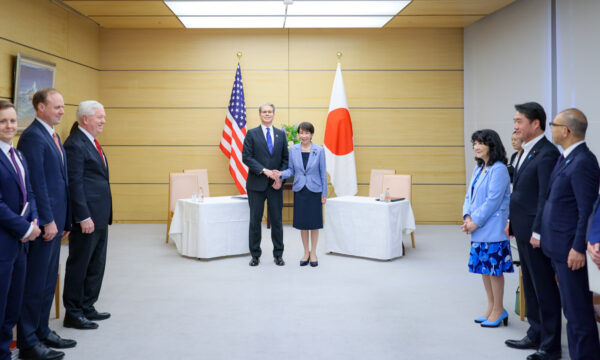日米財務相　1998年以来の協調円買い介入で声明　トランプ大統領も支持示す　