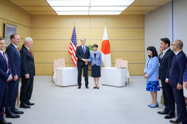 日米財務相　1998年以来の協調円買い介入で声明　トランプ大統領も支持示す　