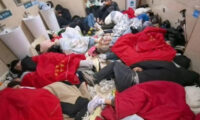 トイレで一夜を明かす人も　中国の大型連休で名山・泰山が大混雑