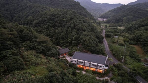 中国版GWで宿泊費が最大10倍 値上げ目的で予約客追い出しも