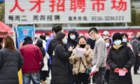 中国就職難が深刻化　羊飼い2人に700人応募の衝撃