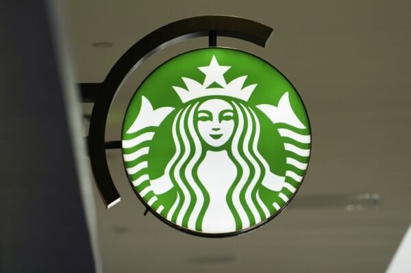 本業逸脱か　中国スターバックス  衣料販売を開始