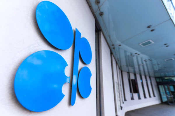 OPECの産油量　イラン戦争開始以来30％急落