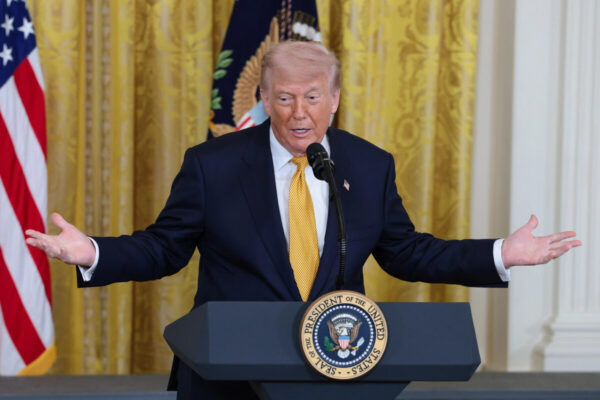トランプ氏　イランとの協議に進展と発言　終戦合意は「十分にあり得る」