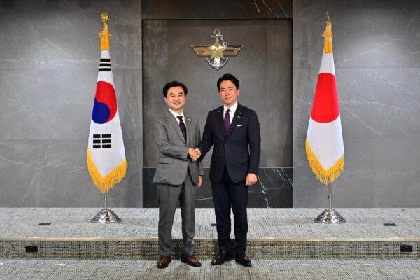 日韓防衛相会談 　ソウルで開催　防衛協力と交流強化で一致