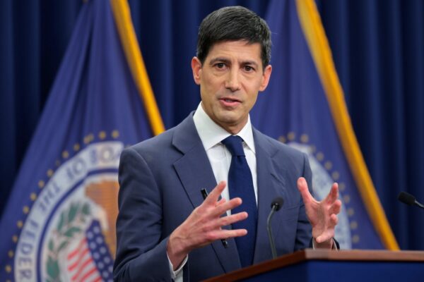 米連邦準備制度　ウォーシュ議長就任後初の会合で金利据え置き