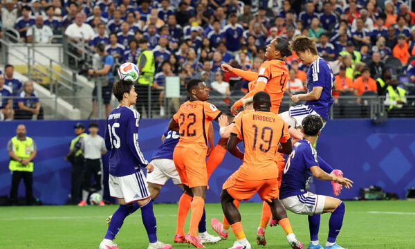 臍を噛むオランダ　W杯日本オランダ戦はドローに　日本に貴重な勝ち点1