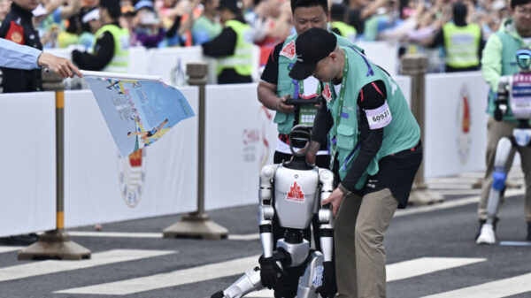 米中ハイテク競争に傾く習近平　中国経済は旧ソ連の道をたどるのか