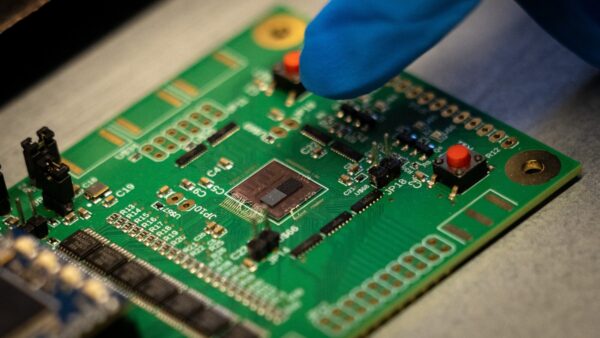 米　中国向けAI半導体規制強化　海外子会社経由の調達も許可制に