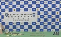 金49キロを等身大人形に隠し密輸か　中国籍の会社社長ら6人逮捕