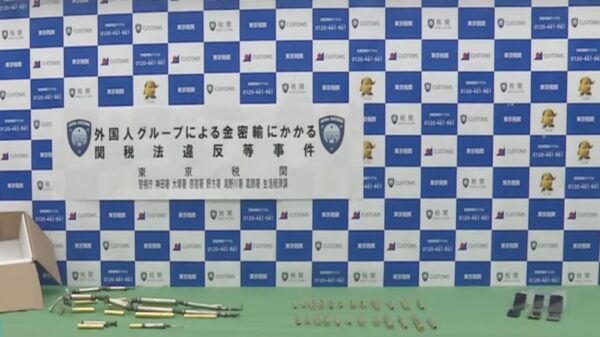 金49キロを等身大人形に隠し密輸か　中国籍の会社社長ら6人逮捕