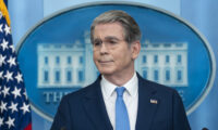 米財務長官　イラン凍結資産で湾岸損失補填へ　経済圧力強化