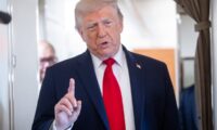 トランプ大統領　強硬派の批判に反論　イラン再爆撃は世界的経済危機の恐れ