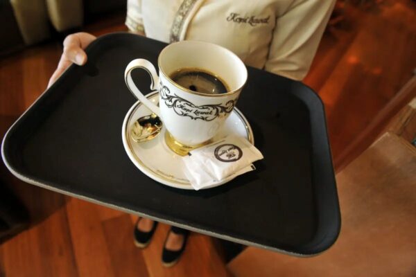 世界で最も高価なコーヒー　その原料はなんと猫の糞？