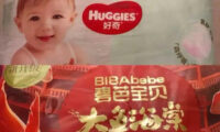 中国　有毒おむつ問題で不安拡大　子どもに血液検査を受けさせる親も