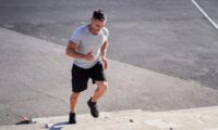 階段で足腰を鍛える　自宅でできる簡単エクササイズ5選